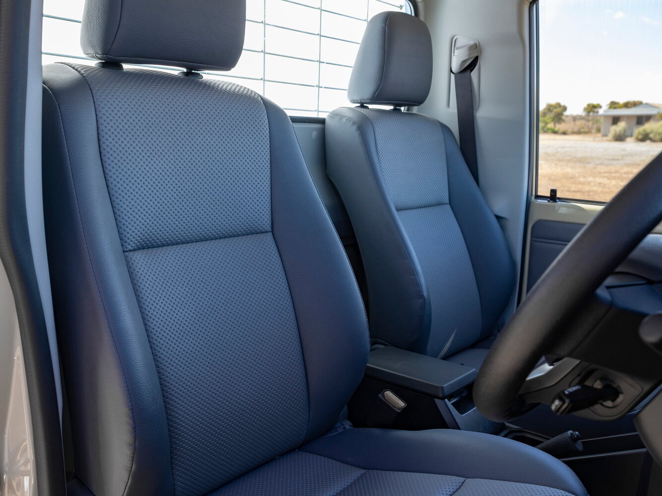 Toyota Land Cruiser 70 Series Рестайлинг 2, 2025, фото 5