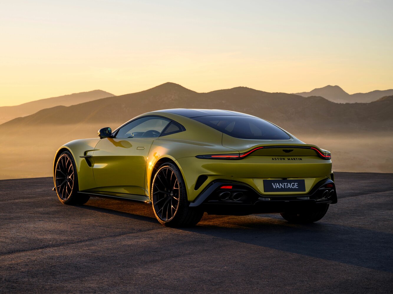 Aston Martin V8 Vantage IV Рестайлинг, 2024, фото 9