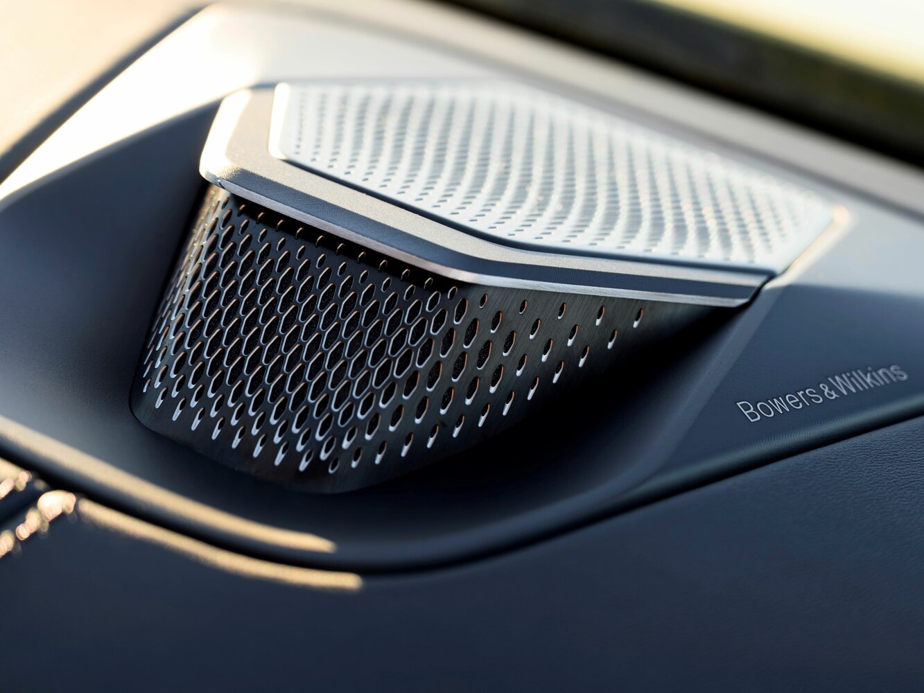 Aston Martin V8 Vantage IV Рестайлинг, 2024, фото 12