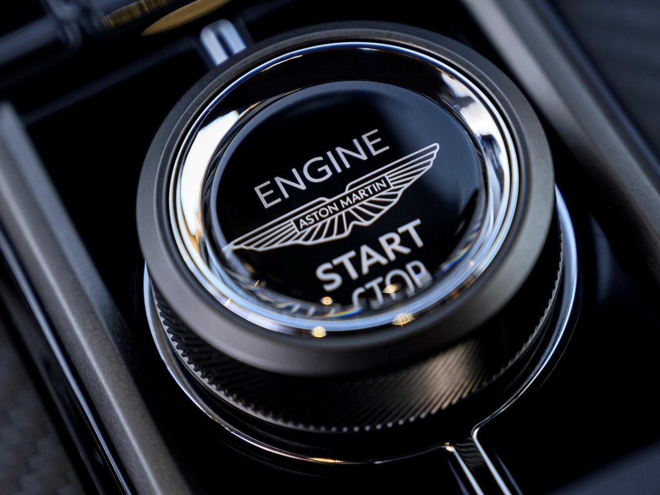 Aston Martin V8 Vantage IV Рестайлинг, 2024, фото 11