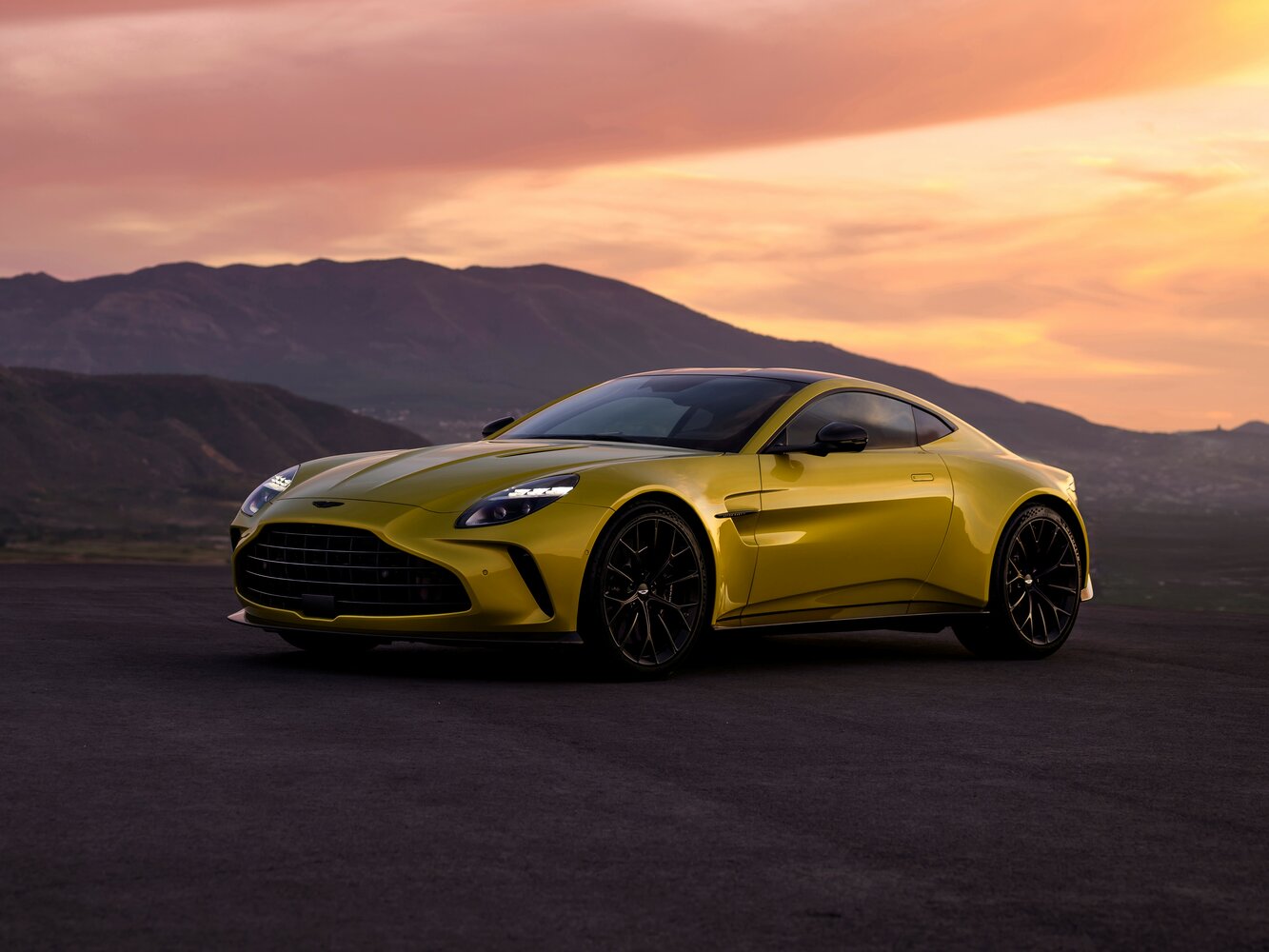 Aston Martin V8 Vantage IV Рестайлинг, 2024, фото 8