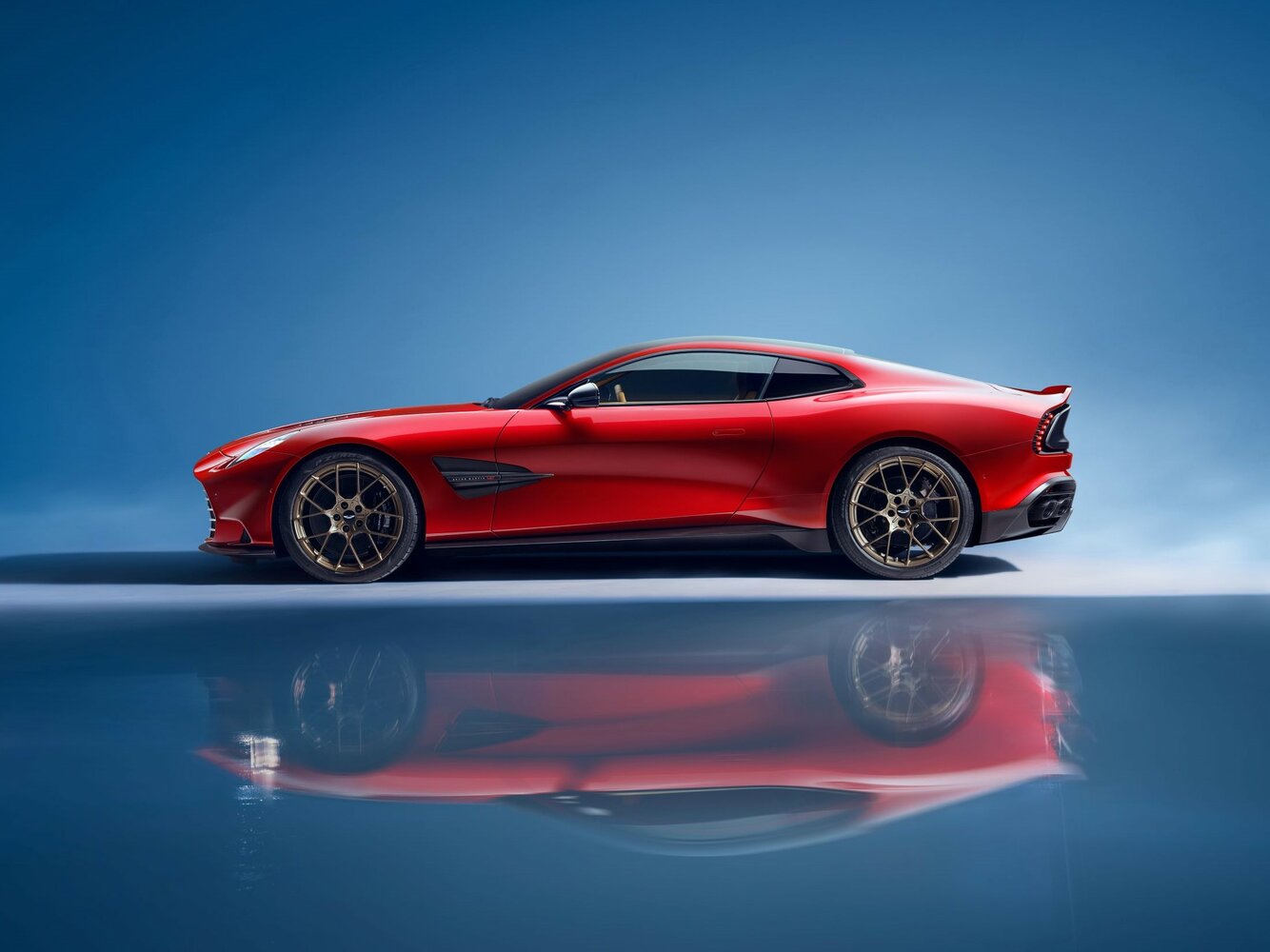 Aston Martin Vanquish III, 2024, фото 3