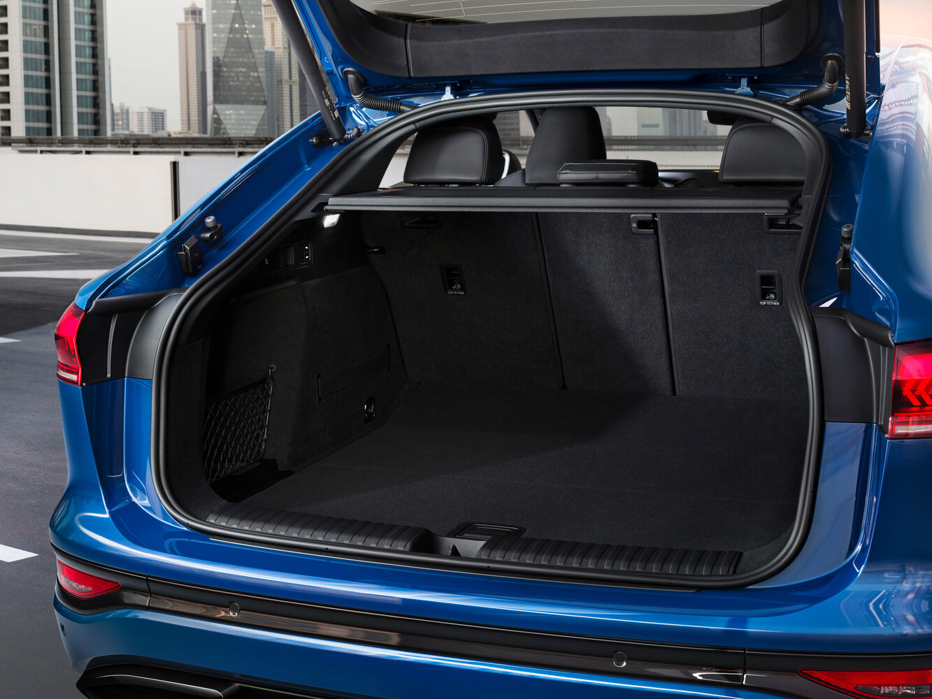 Audi SQ6 Sportback e-tron, 2024, фото 4
