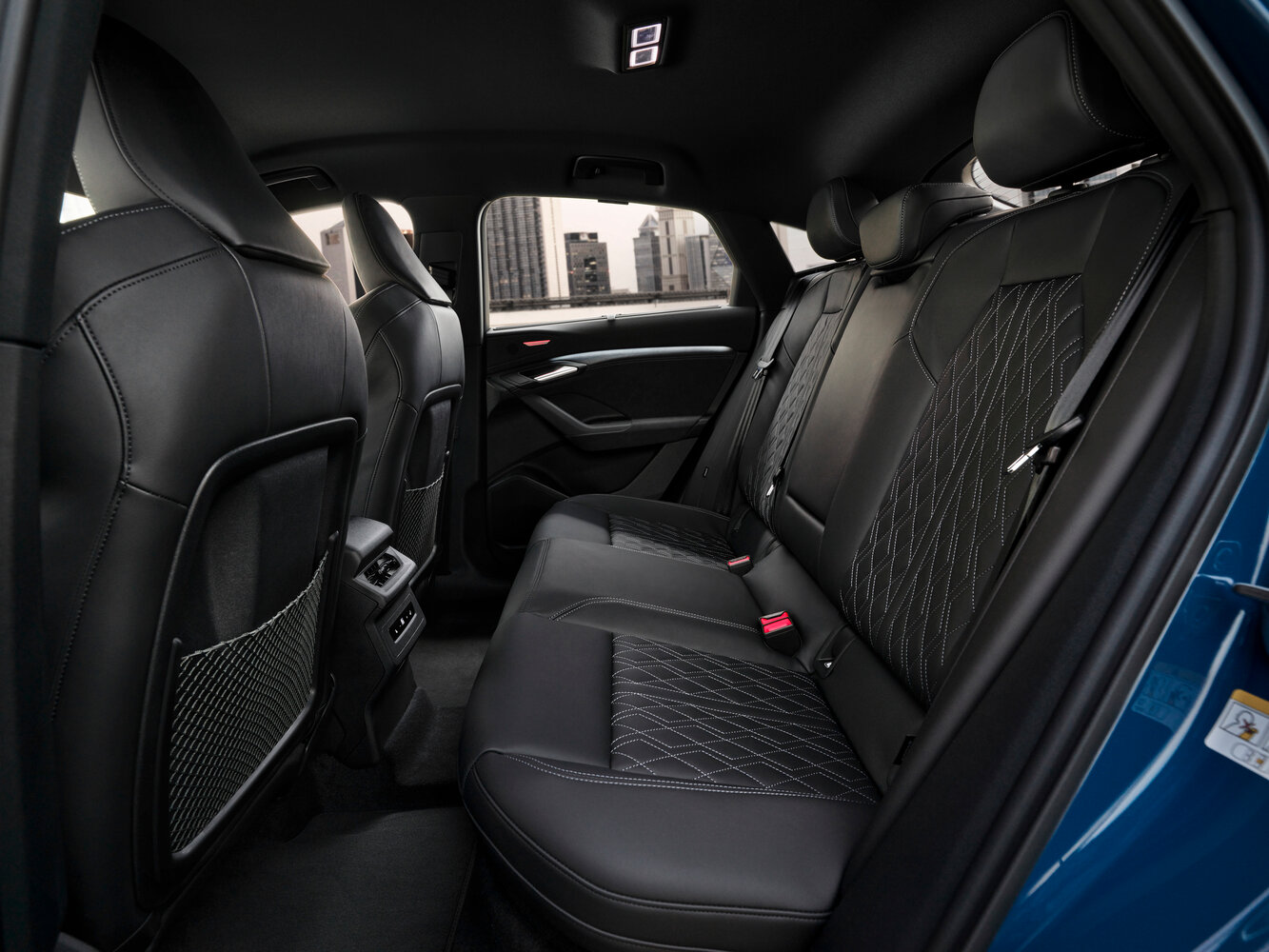 Audi SQ6 Sportback e-tron, 2024, фото 3