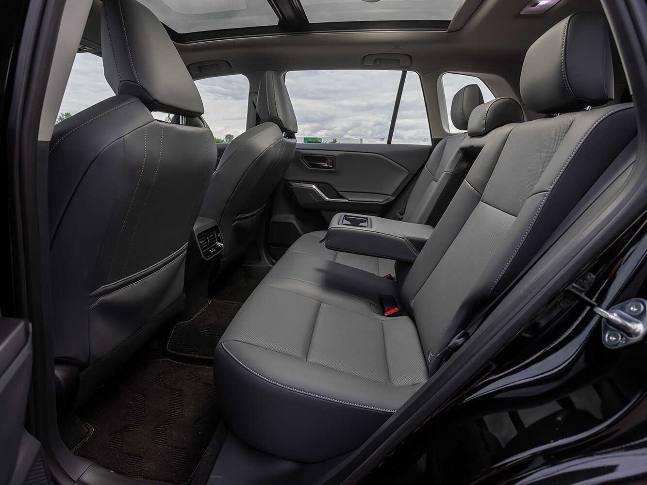 Toyota RAV4 VI (XA60), 2025, фото 18