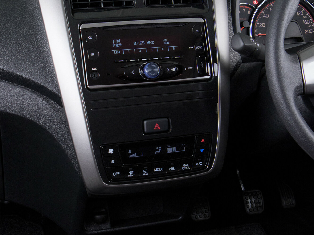 Toyota Agya I, 2013, фото 11