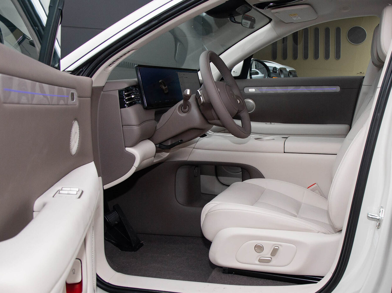 IM Motors (Zhiji) LS6 II Рестайлинг, 2025, фото 16