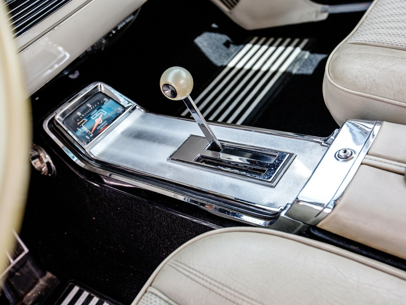 Chrysler 300 Letter Series V (300L), 1965, фото 10