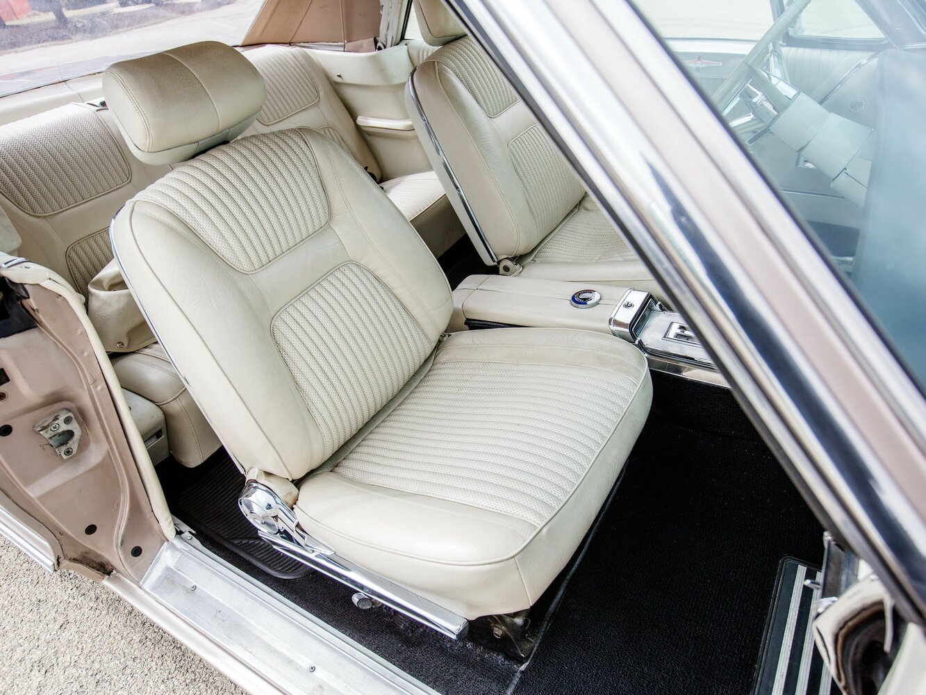 Chrysler 300 Letter Series V (300L), 1965, фото 4