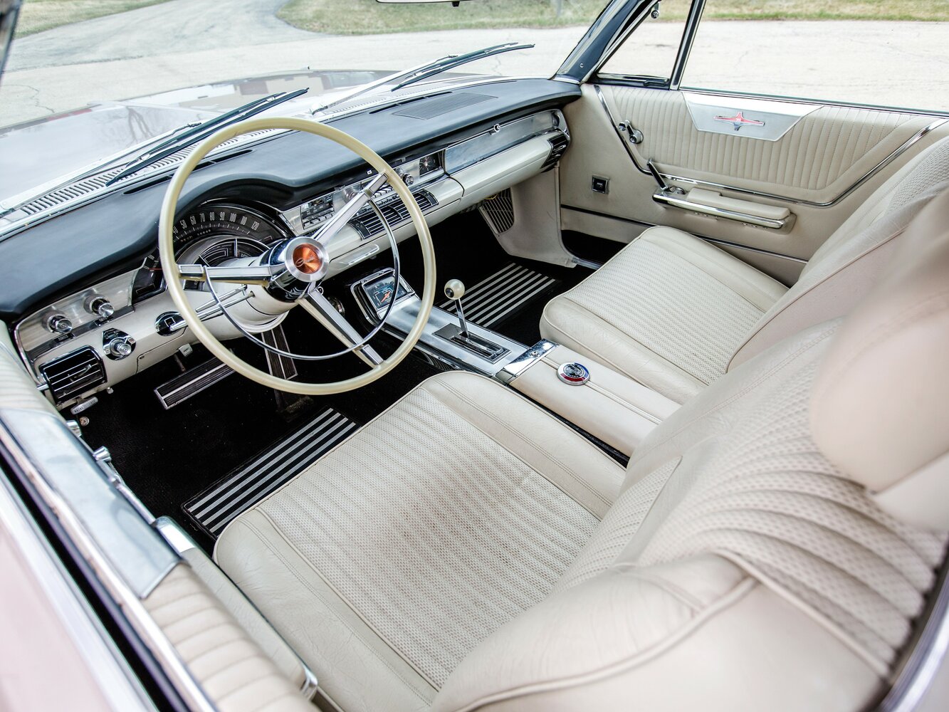 Chrysler 300 Letter Series V (300L), 1965, фото 2
