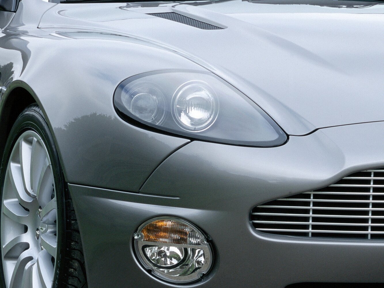 Aston Martin Vanquish I, 2005, фото 1
