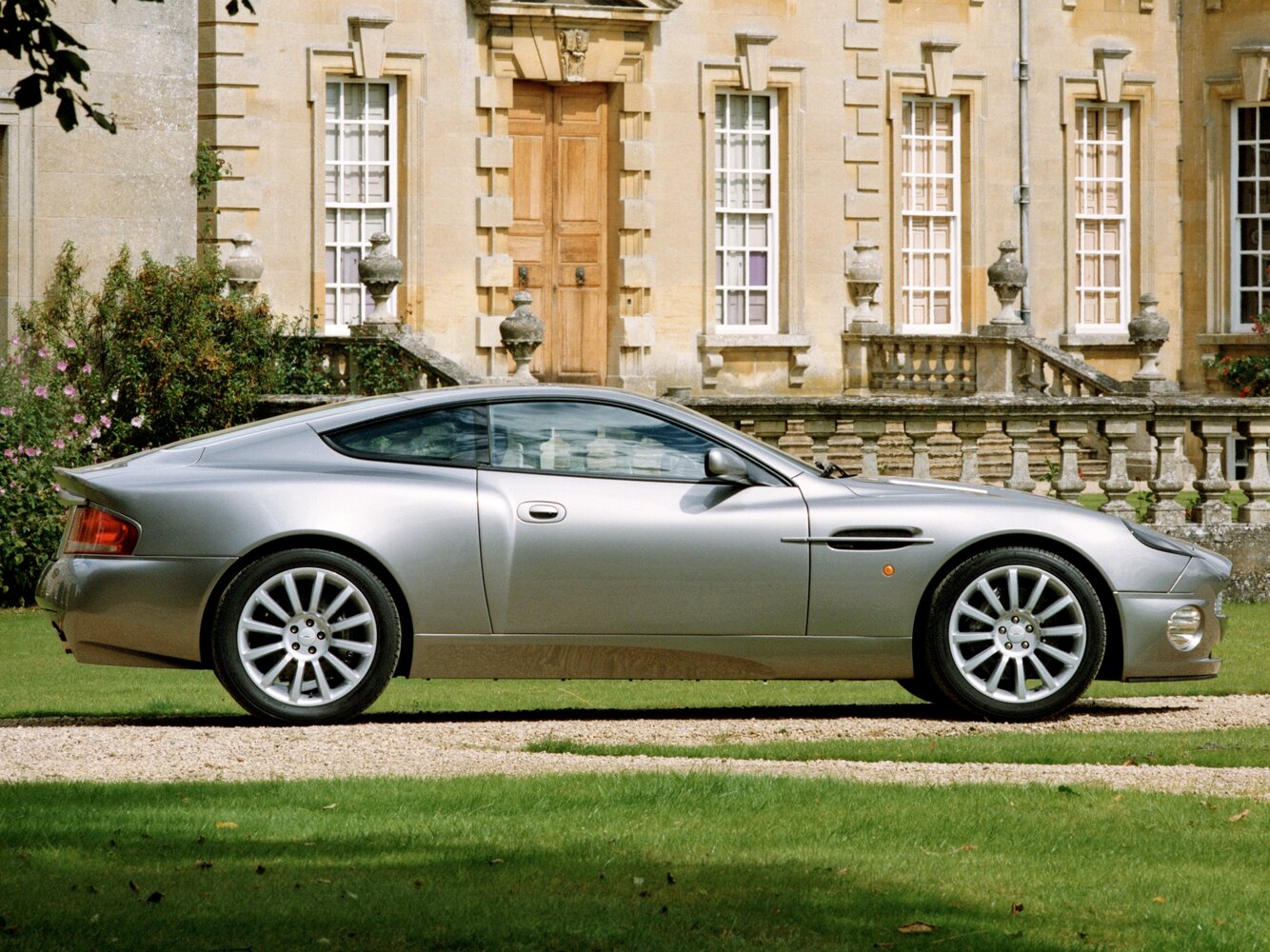 Aston Martin Vanquish I, 2005, фото 3