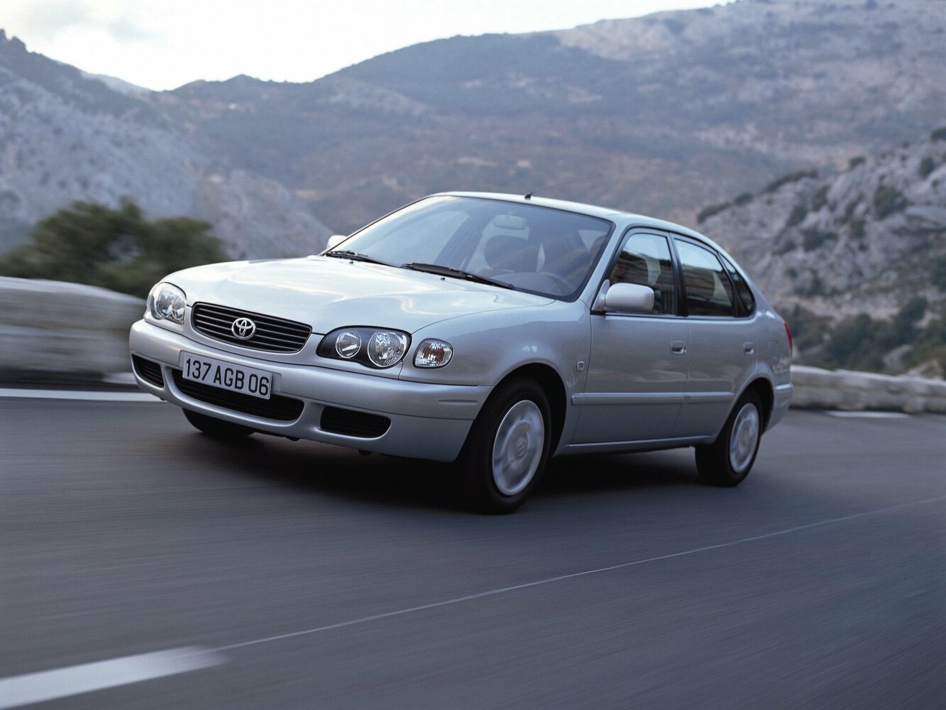 Toyota Corolla VIII (E110) Рестайлинг, 2002, фото 3