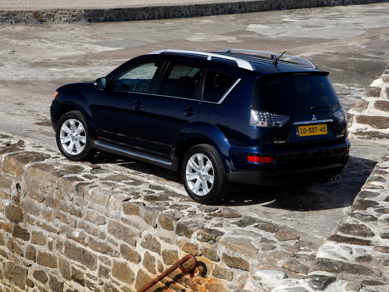 Mitsubishi Outlander II Рестайлинг, 2011, фото 14