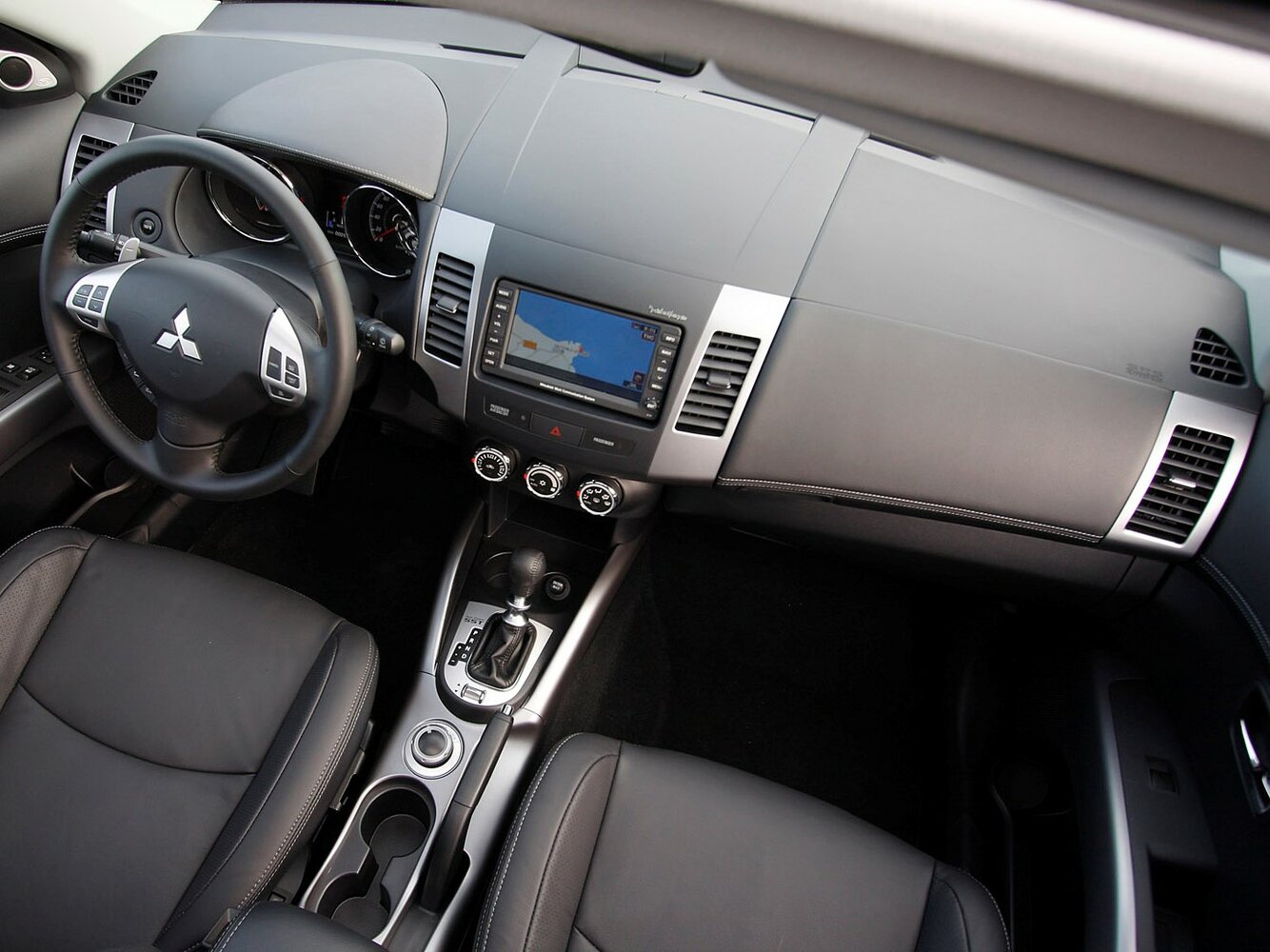 Mitsubishi Outlander II Рестайлинг, 2011, фото 13