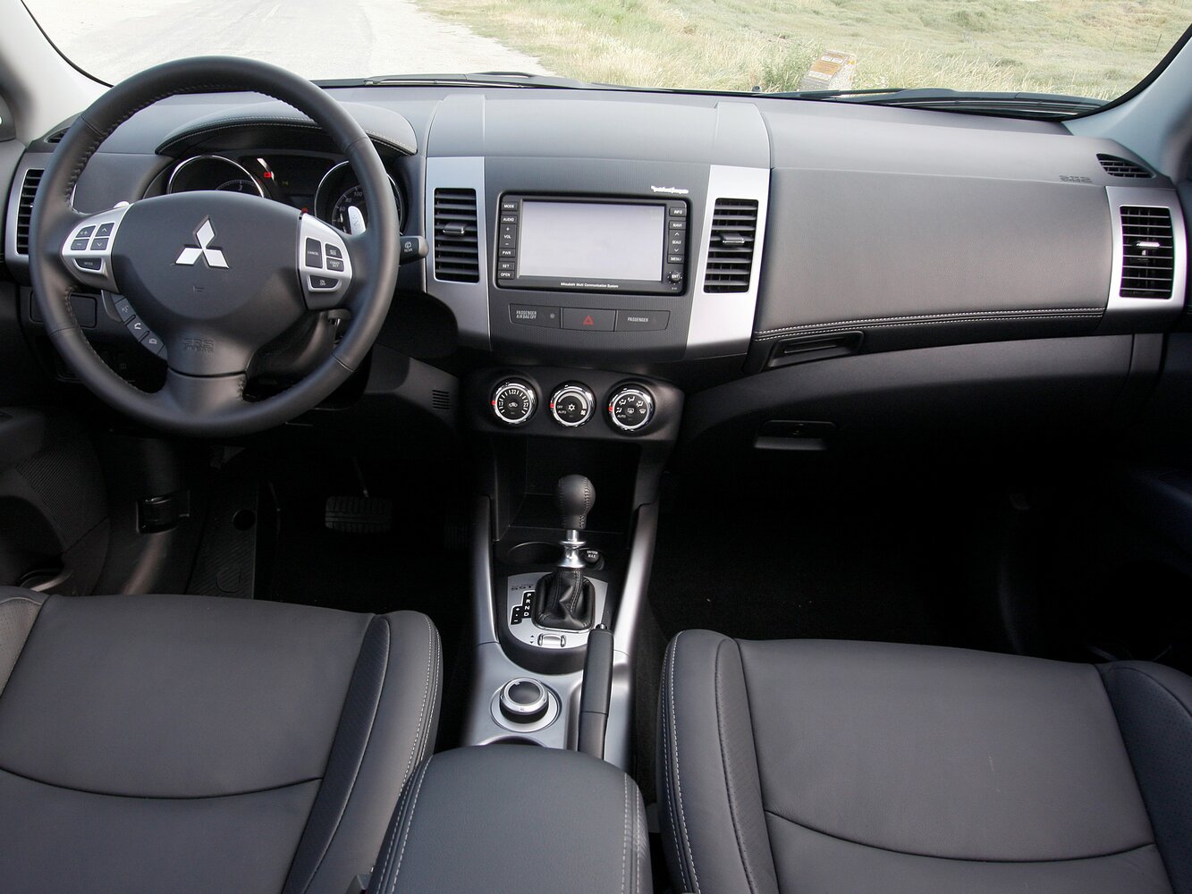 Mitsubishi Outlander II Рестайлинг, 2011, фото 11
