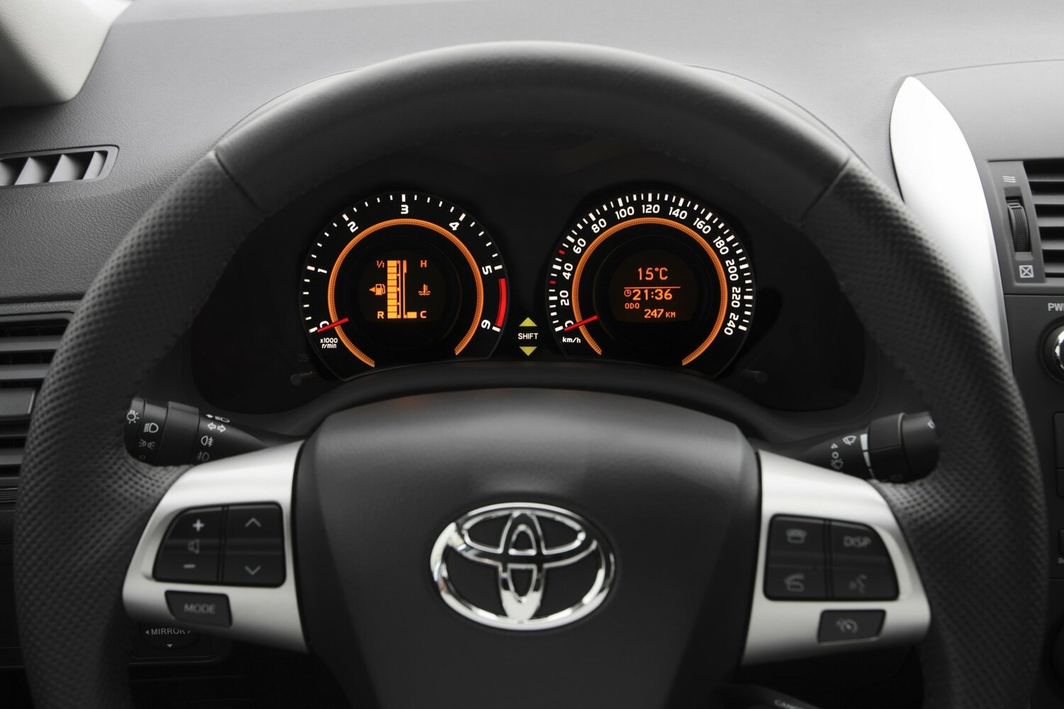 Toyota Corolla X (E140, E150) Рестайлинг, 2010, фото 9