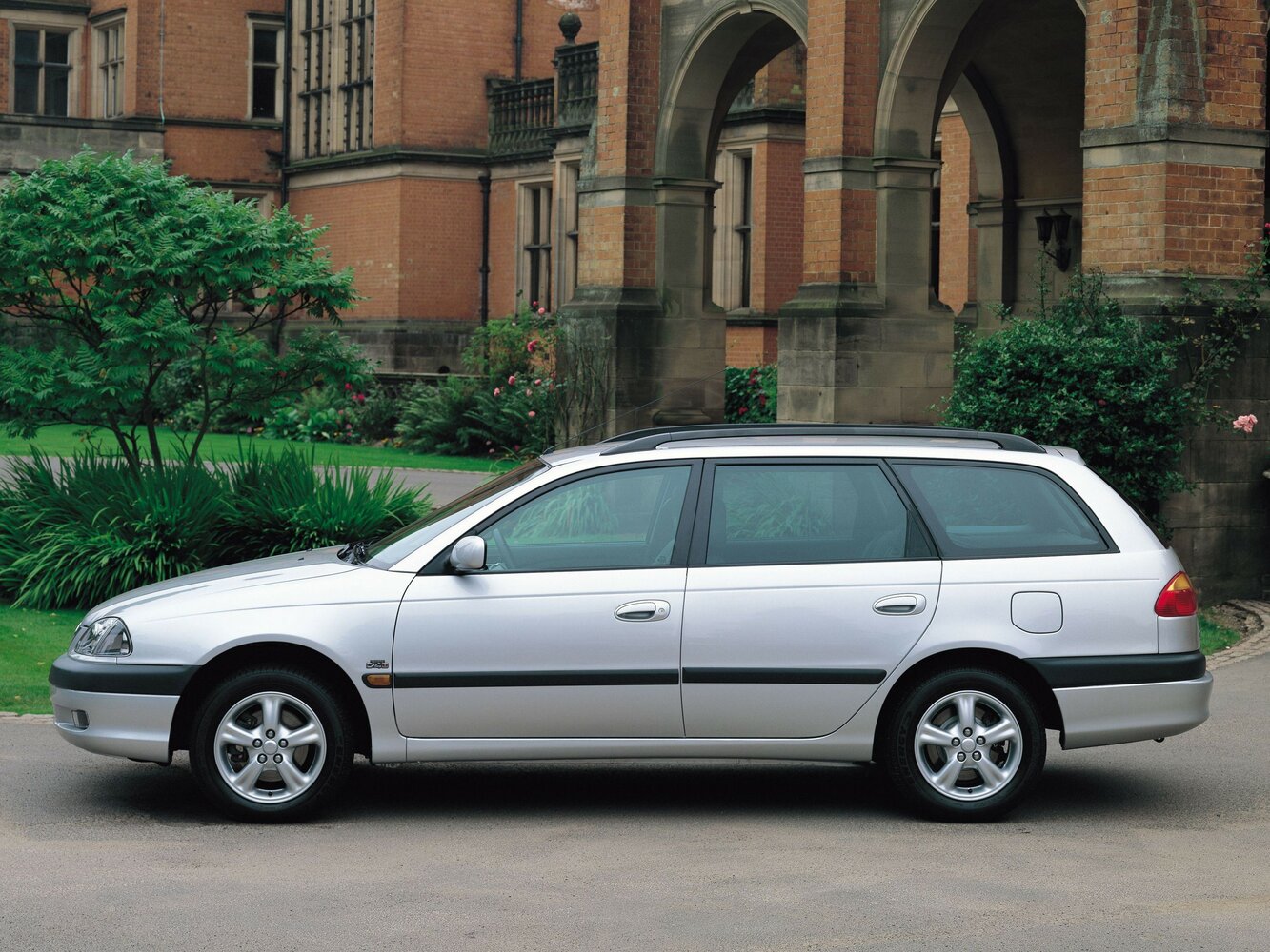 Toyota Avensis I Рестайлинг, 2001, фото 8