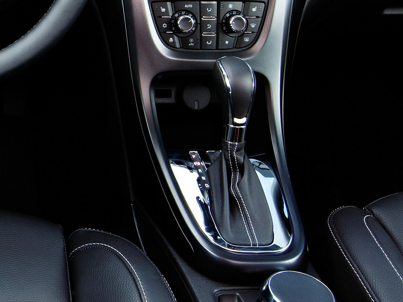 Opel Astra J, 2009, фото 11