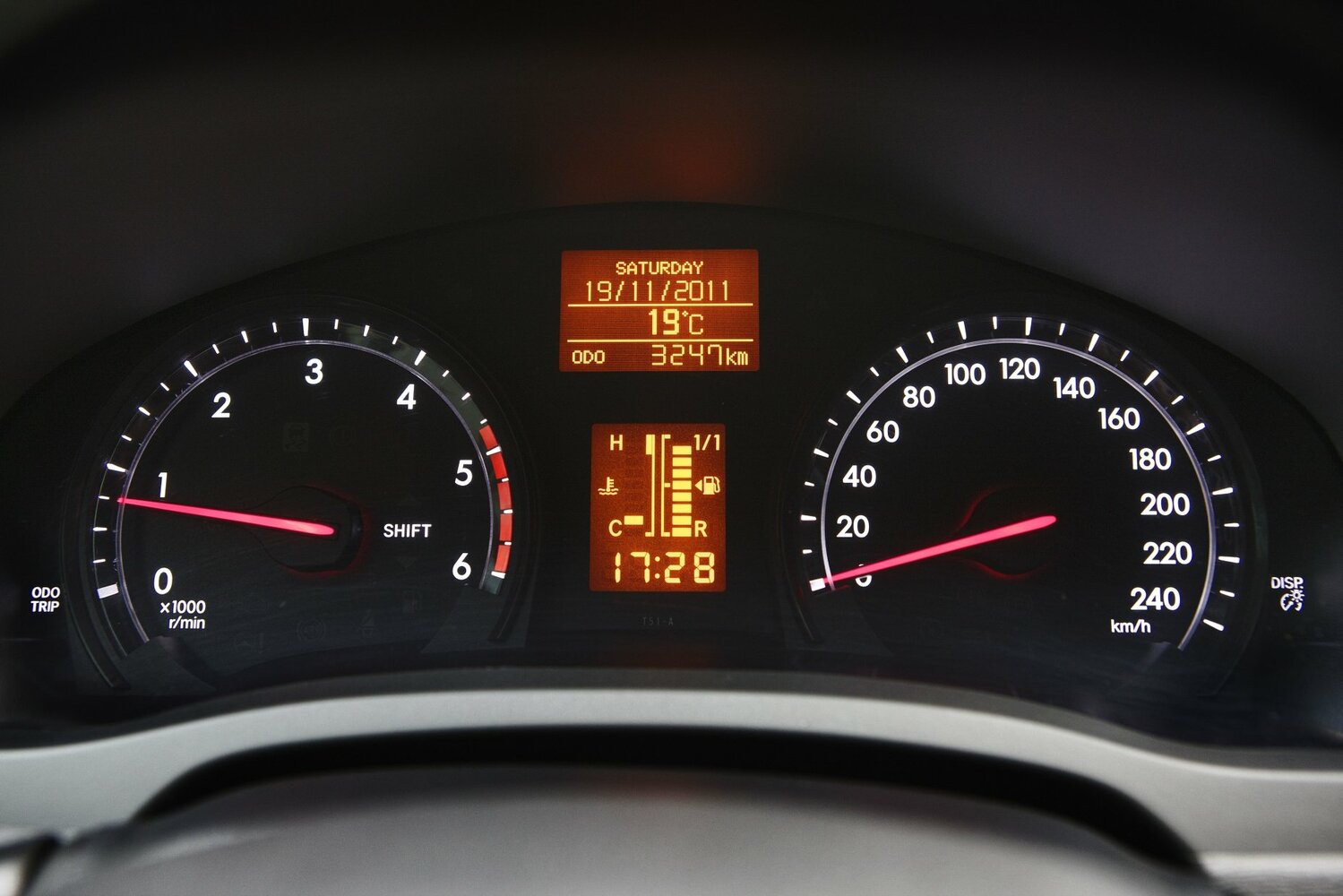 Toyota Avensis III Рестайлинг, 2013, фото 13