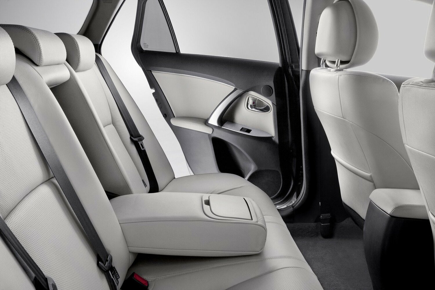 Toyota Avensis III Рестайлинг, 2013, фото 12
