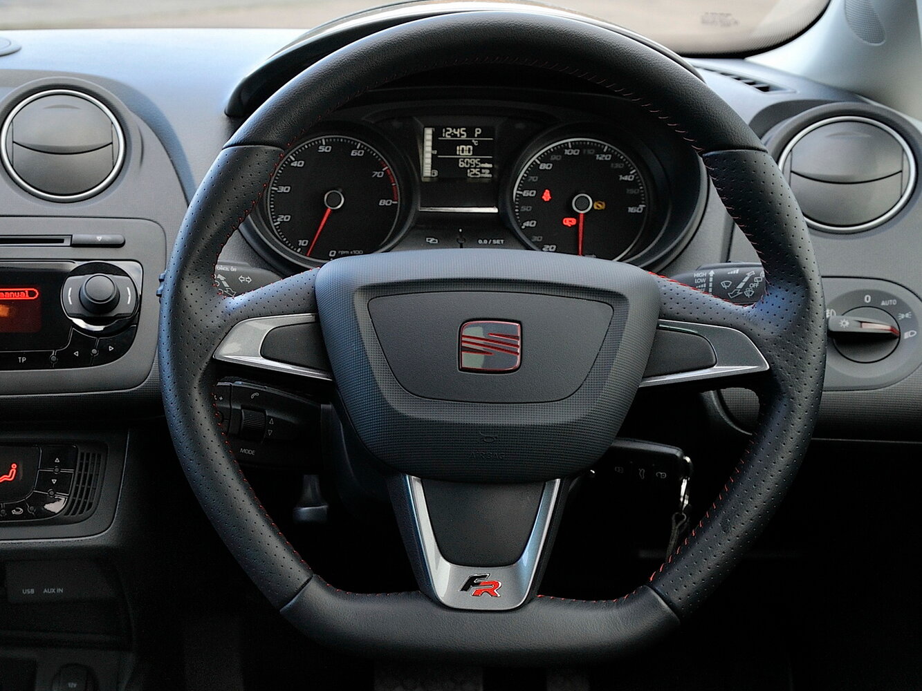 SEAT Ibiza IV Рестайлинг, 2014, фото 13