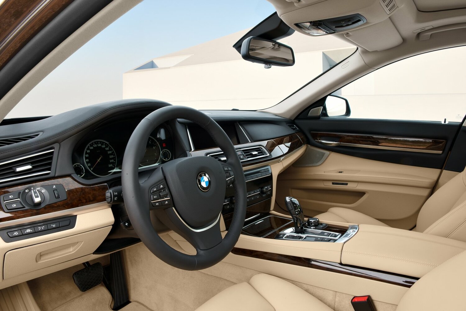 BMW 7 series V (F01/F02/F04) Рестайлинг, 2015, фото 8