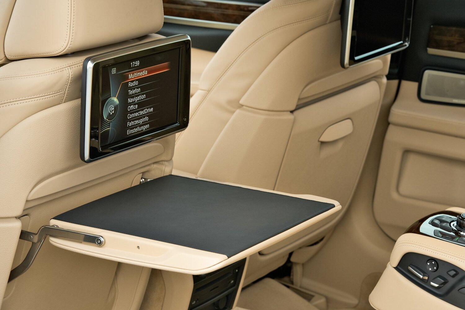 BMW 7 series V (F01/F02/F04) Рестайлинг, 2015, фото 16