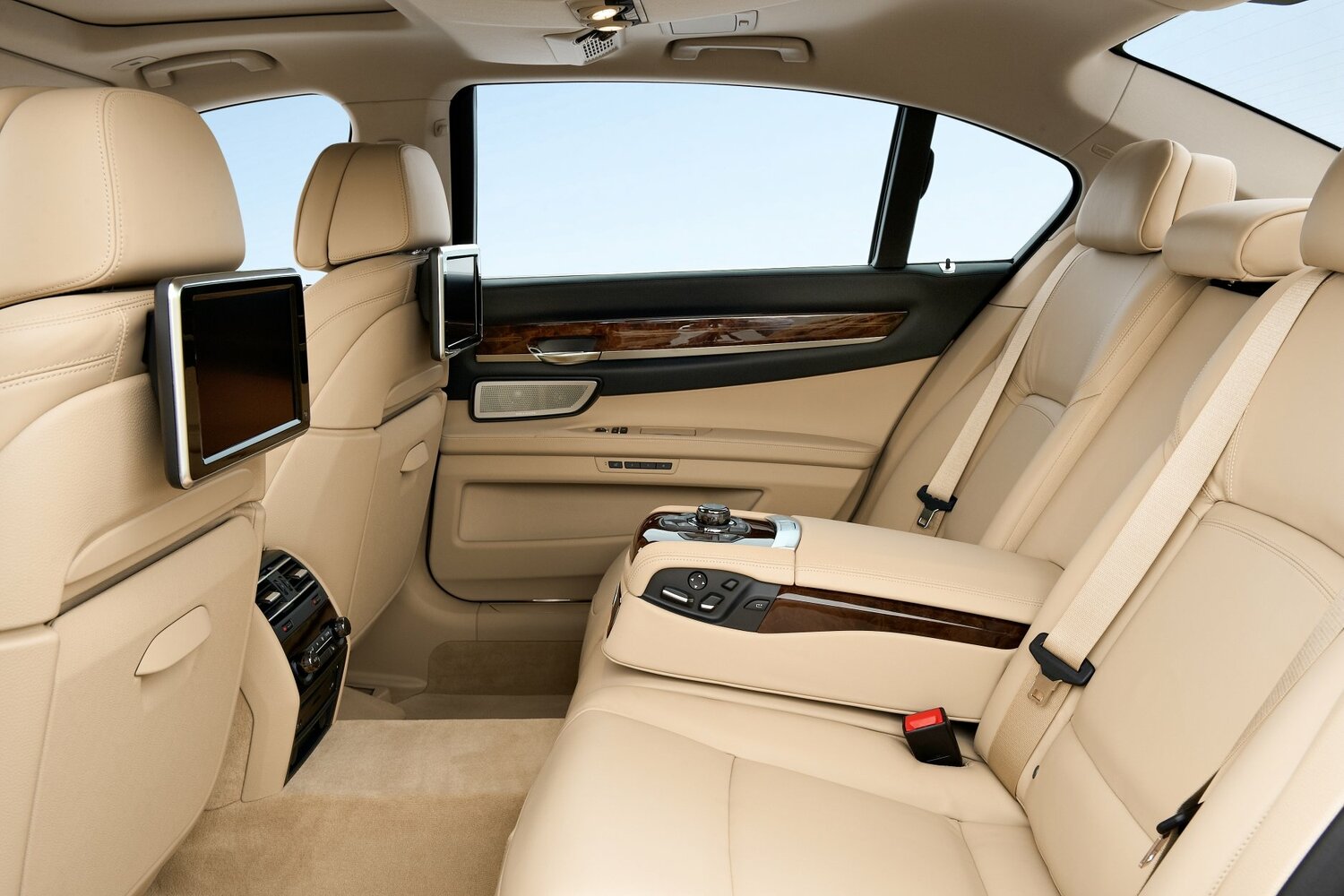 BMW 7 series V (F01/F02/F04) Рестайлинг, 2015, фото 12