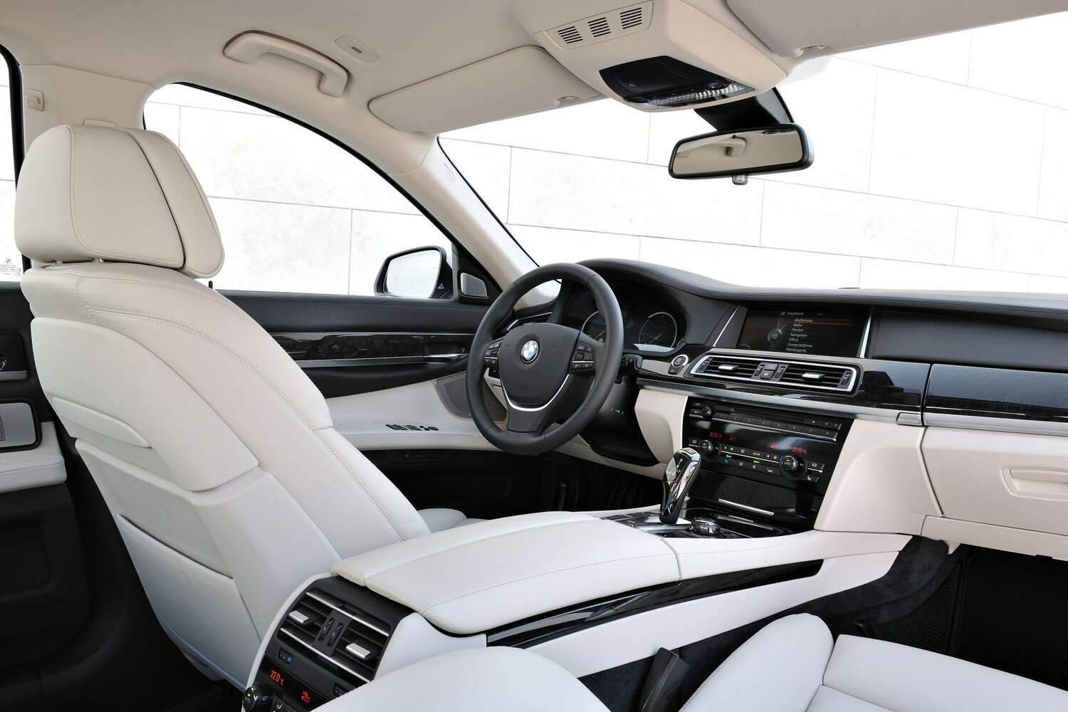 BMW 7 series V (F01/F02/F04) Рестайлинг, 2015, фото 7