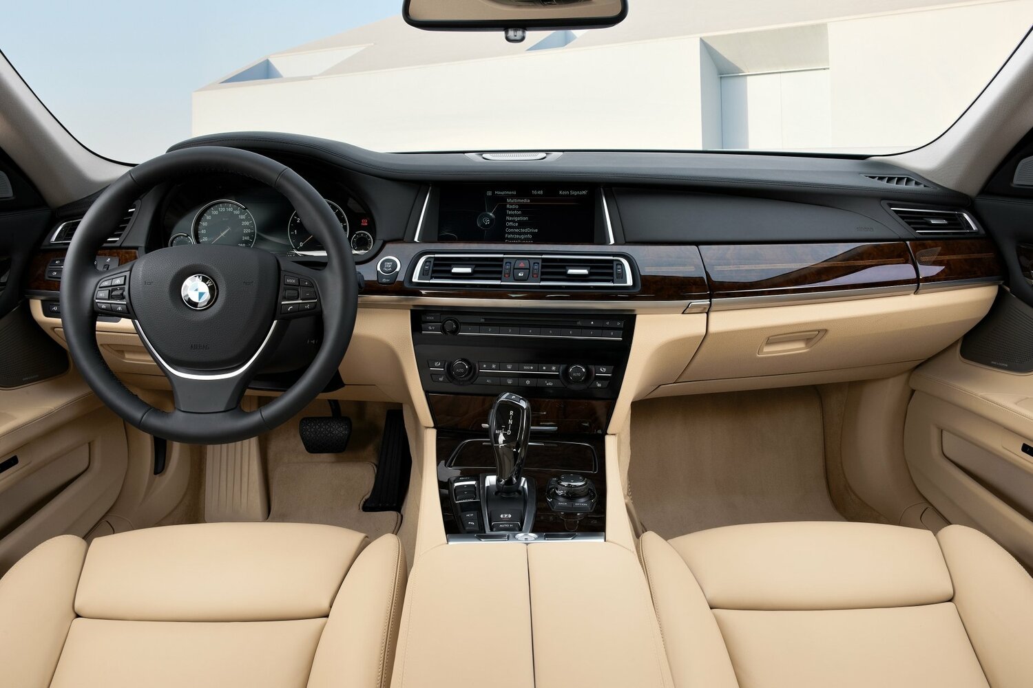 BMW 7 series V (F01/F02/F04) Рестайлинг, 2015, фото 14