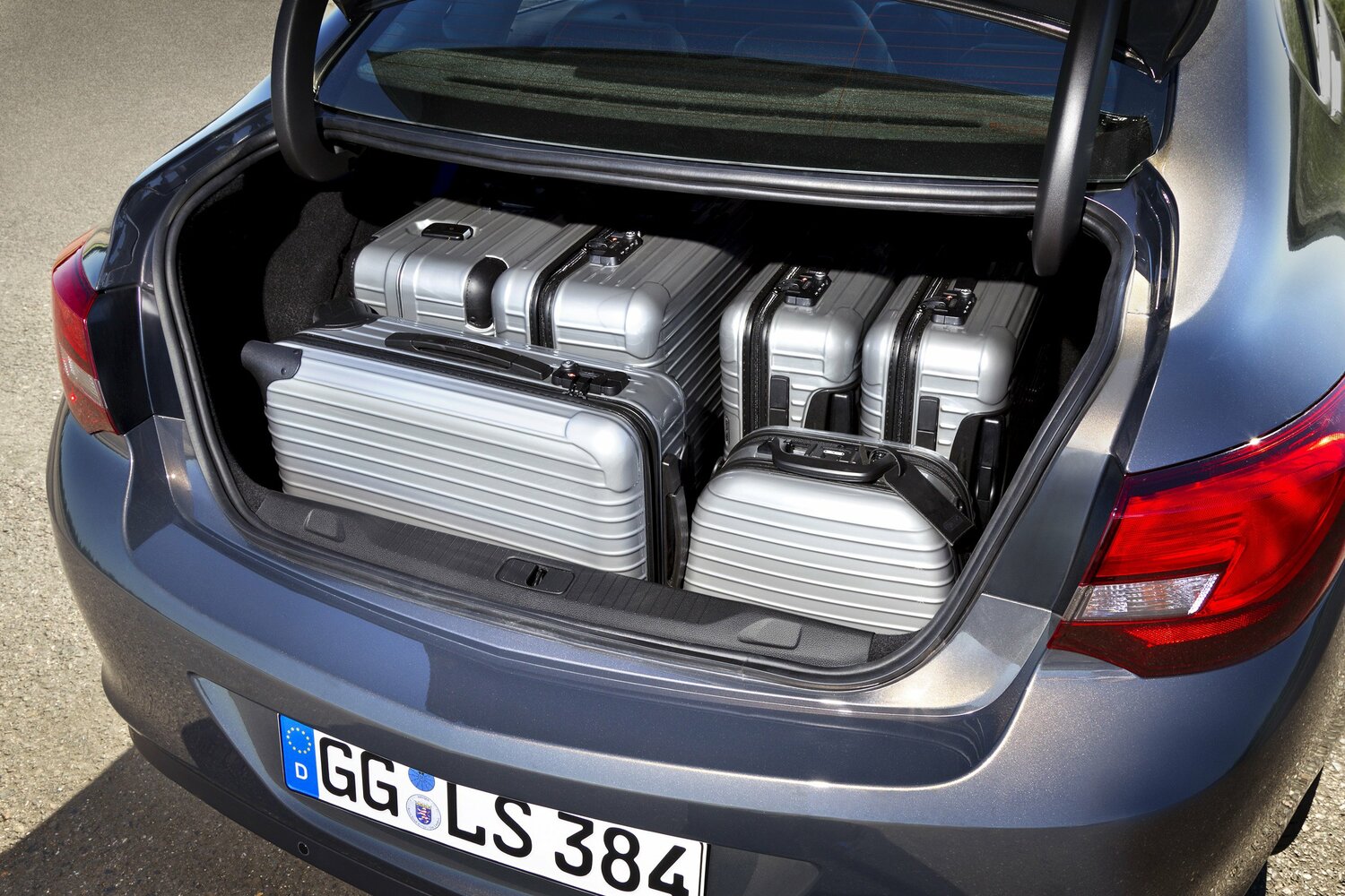 Opel Astra J Рестайлинг, 2011, фото 2