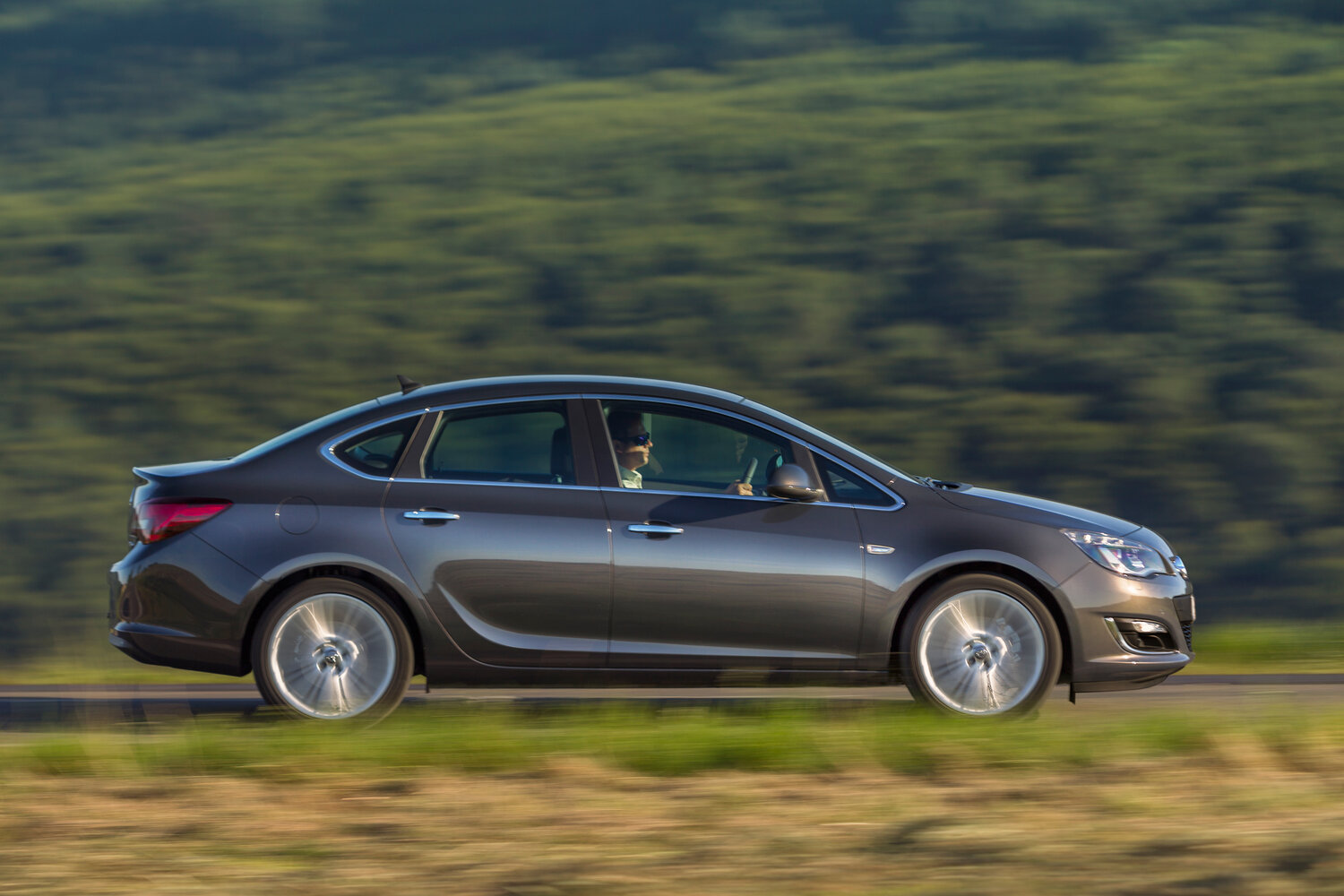 Opel Astra J Рестайлинг, 2011, фото 3