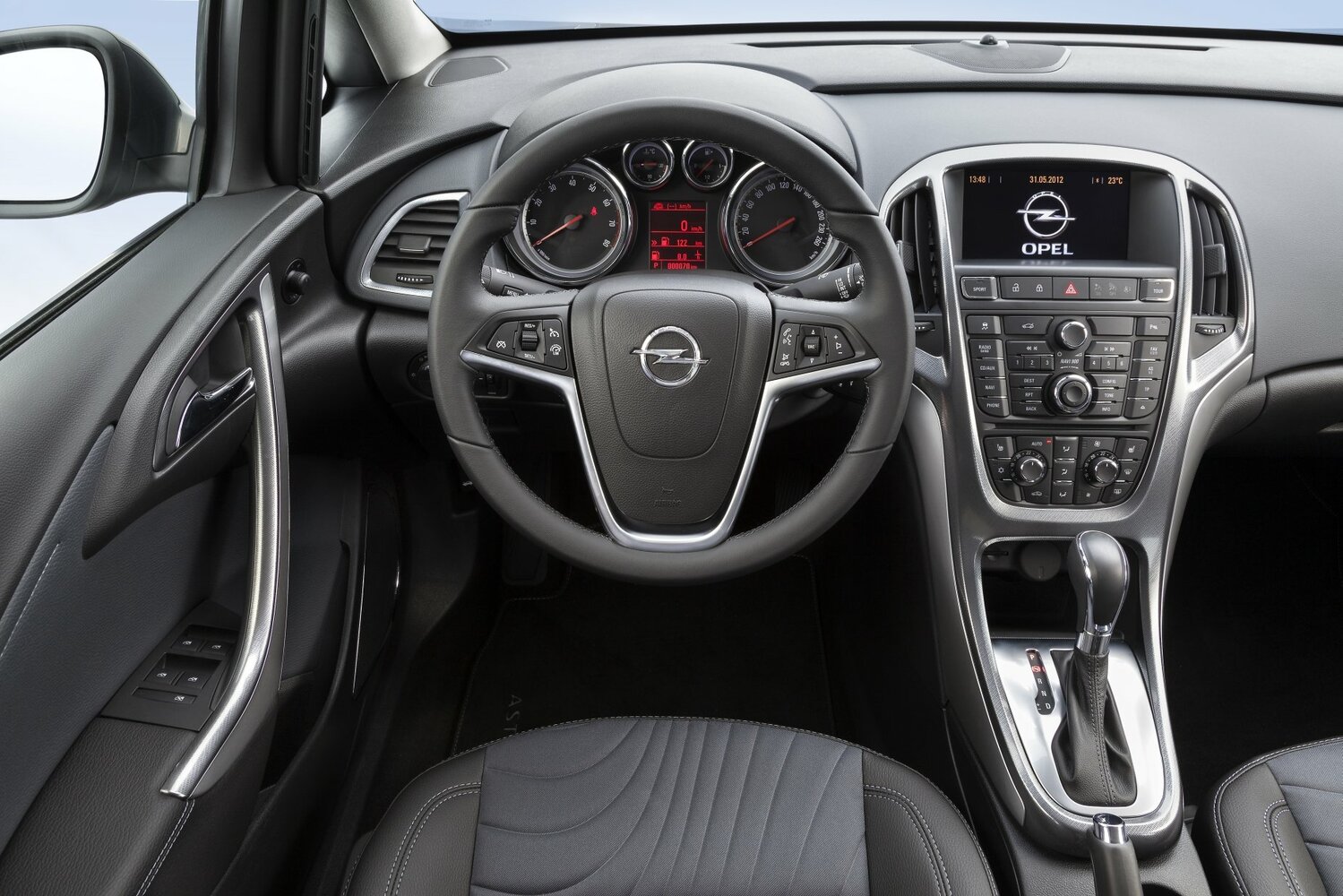 Opel Astra J Рестайлинг, 2011, фото 4