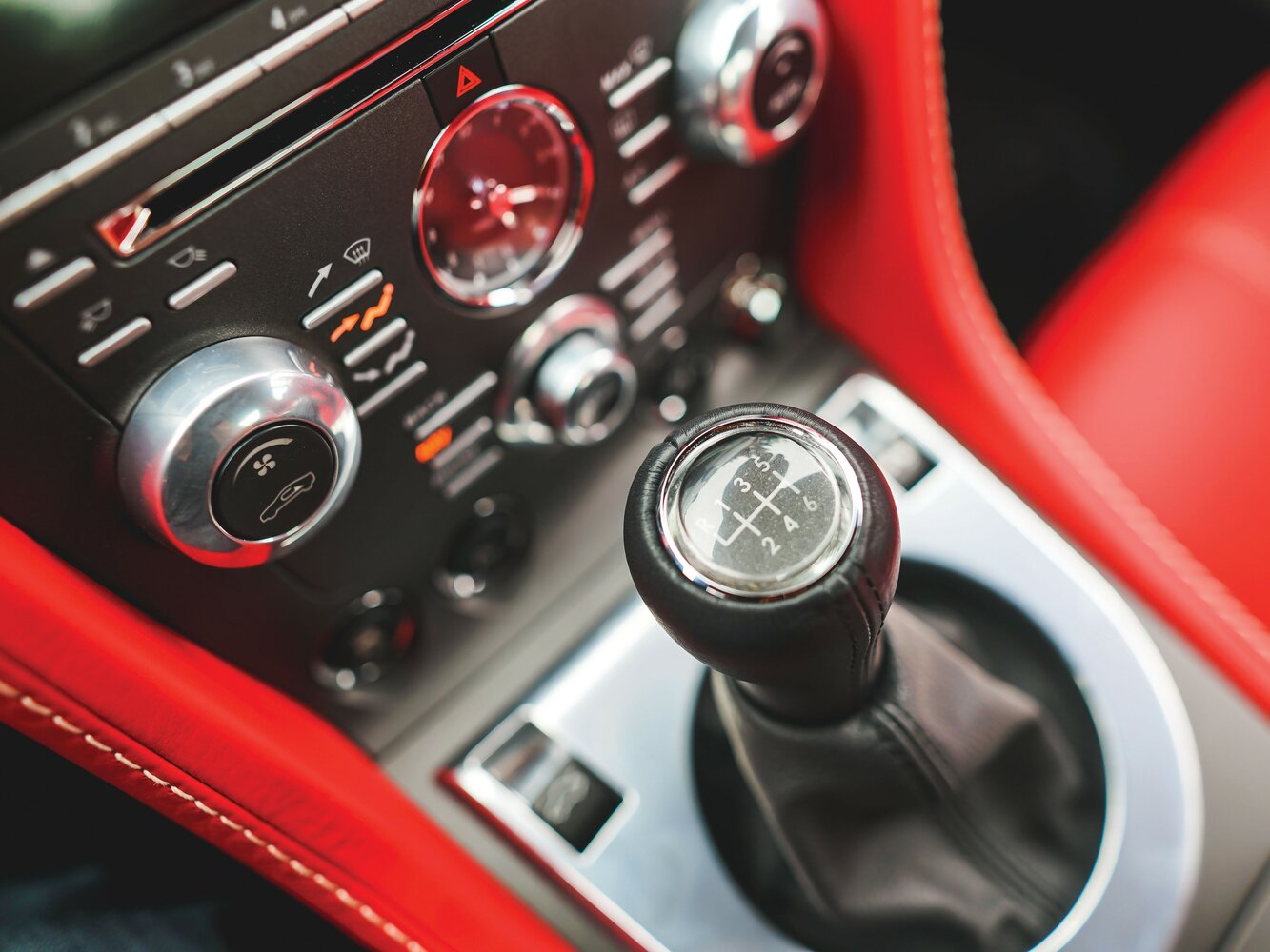 Aston Martin V8 Vantage III Рестайлинг, 2014, фото 16