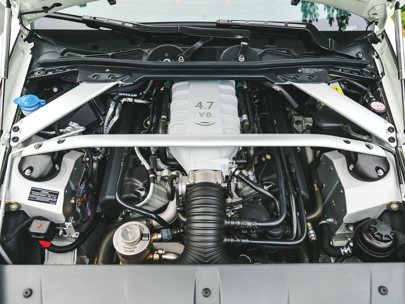 Aston Martin V8 Vantage III Рестайлинг, 2014, фото 4