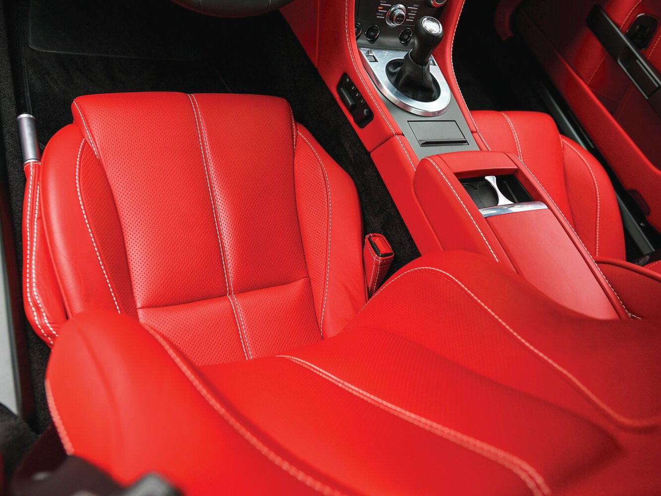 Aston Martin V8 Vantage III Рестайлинг, 2014, фото 12