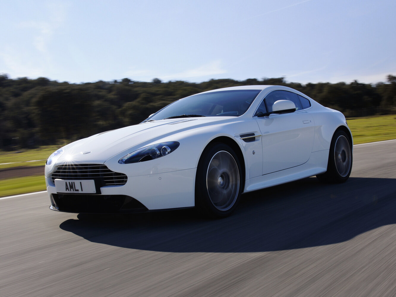 Aston Martin V8 Vantage III Рестайлинг, 2014, фото 9