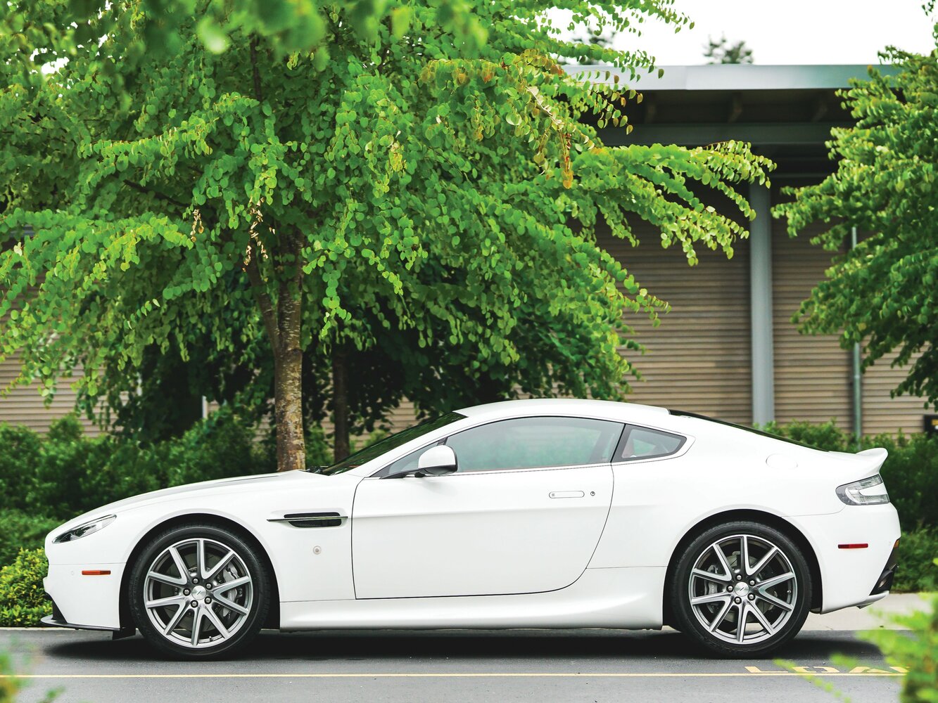 Aston Martin V8 Vantage III Рестайлинг, 2014, фото 11