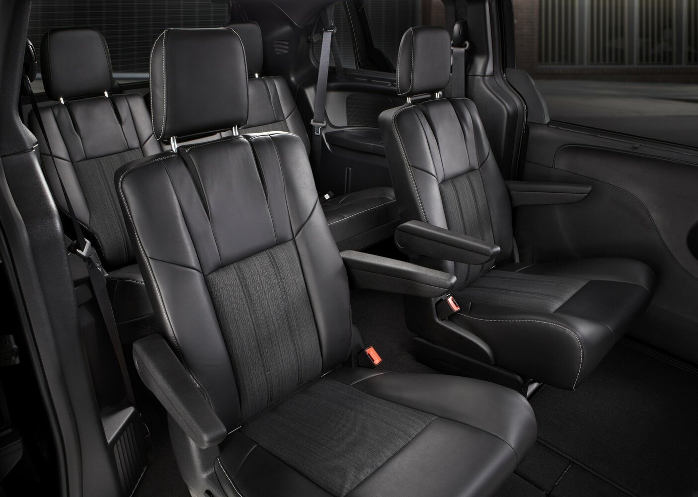 Chrysler Voyager V Рестайлинг, 2015, фото 13