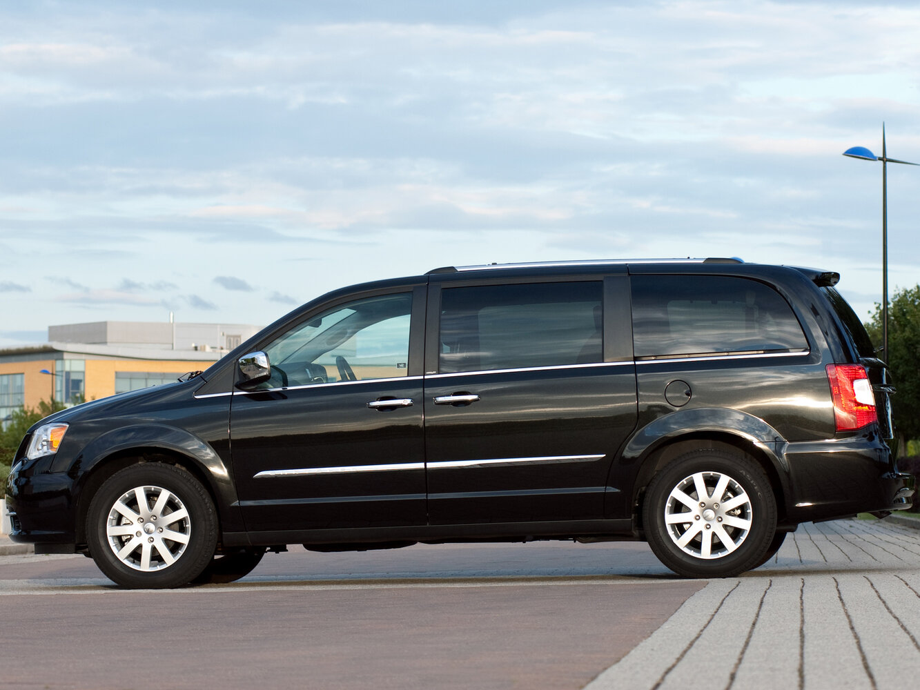 Chrysler Voyager V Рестайлинг, 2015, фото 2